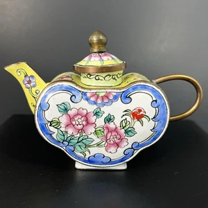 Tetera Esmaltada Miniatura De Colección En Forma De Corazón Familia China Rosa Jaune Pintada A Mano - Imagen 1 de 15