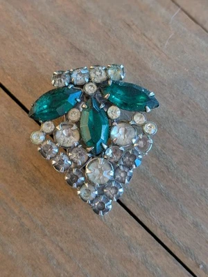 Vestido Vintage Clip de Piel Antiguo Tono Plateado con Estrás Verde y Transparente Foto 1 de 4