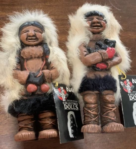 2 Vintage Alaska Holz handgeschnitzt authentisch Kiana Eskimo Puppen Echtfell 7,5" - Bild 1 von 8