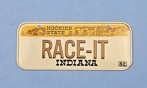 Placa de licencia de bicicleta de cereal INDIANA 82 1982 RACE-IT - Imagen 1 de 2