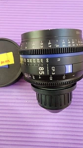 Share Zeiss CP.3 85mm T2.1 cinema lens Arri PL mount compact cine prime - full f - Picture 1 of 10