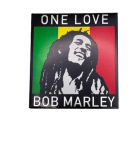 BOB MARLEY - ONE LOVE - PEGATINA METÁLICA - 6 x 1.5 - TOTALMENTE NUEVO 8634 - Imagen 1 de 1
