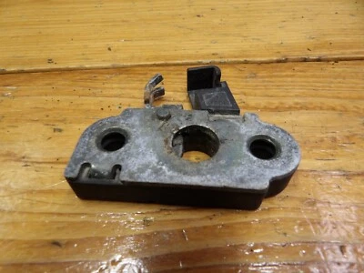 04-05 PESTILLO ASIENTO TRIUMPH DATONA 600 y 650  Foto 1 de 2