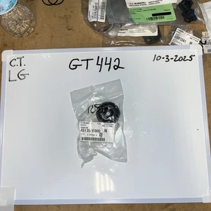 Genuine SUBARU IMPREZA 2.0L RADIATOR LOWER MOUNT 45135FE00 CUSHION INSULATOR OEM - Picture 1 of 4