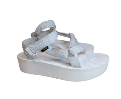 Sandálias Teva plataforma universal estampa de leopardo branco tiras tamanho 10 - Imagem 1 de 4