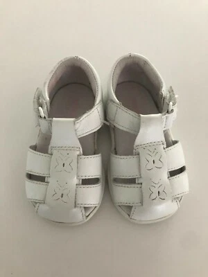 Sandália Stride Rite 3M menina sapato flor branca borboleta gancho e alças laço infantil - Imagem 1 de 4