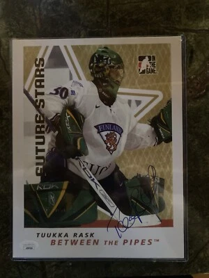 Foto de hockey firmada 8x10 autografiada por Tuukka Rask certificado de autenticidad JSA portero  Foto 1 de 2