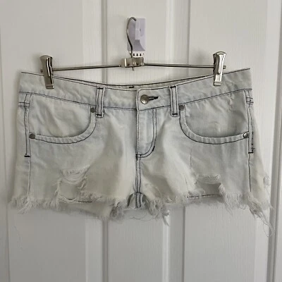 Pantalones cortos de mezclilla para mujer Rusty bordados desgastados azul claro. Talla AU 10 Foto 1 de 4