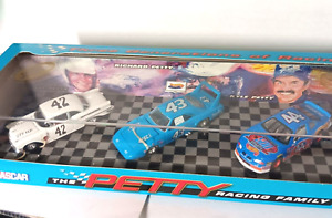 The Petty Racing Family 3 Car Set Lee/ Richard/ Kyle 1:64 Hot Wheels