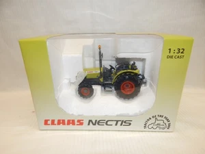 UNIVERSAL HOBBIES CLAAS NECTIS 257 F OPEN CAB TRACTOR 246 242.0 MIB  1:32 SCARCE - Picture 1 of 8
