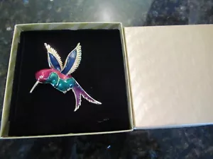 Broche Pin Colibrí 2.5 x 2.25" Tono Dorado con Rojo Púrpura Azul NUEVO - Imagen 1 de 3