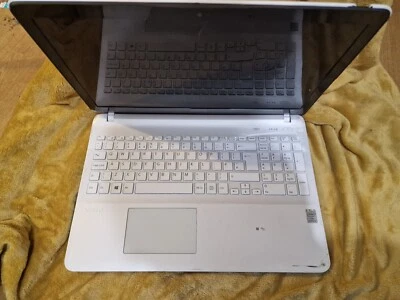 Sony Vaio SVF152C29M 15,6" Laptop Intel Pentium - SCHALTET SICH EIN - Bild 1 von 4