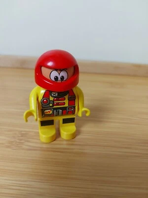Lego Duplo * Figur Rennfahrer * gelber Overall, roter Helm, Anschnallgurt * alt - Bild 1 von 2