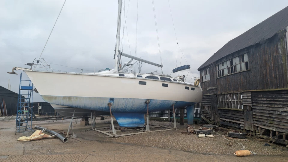 Hunter 37.5  Project Yacht - Image 1 of 4