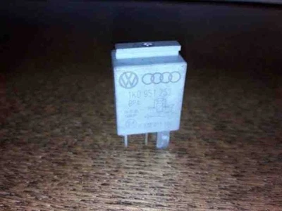 Relè VW PASSAT Variant B6 3C5 1K0951253 2.00 Diesel 103kw 2007 25463791 - Immagine 1 di 3