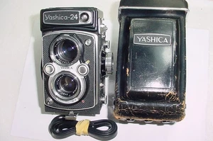 Yashica 24 L TLR 6x6 Medium Format Film Camera with 80mm F/3.5 Twin Lens - Picture 1 of 8