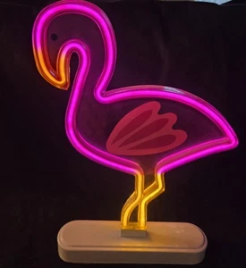 Sun Squad, Neon-Stil Flamingo🦩 Tischlampe 13" hoch Faux Leuchtreklame  - Bild 1 von 9