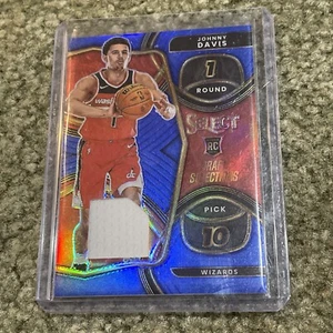 2022-23 Select Johnny Davis Draft Selections Blue Prizm Jersey RC #DSM-JD - Foto 1 di 2