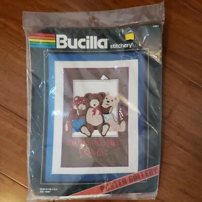 Oso de peluche vintage Bucilla Stitchery póster galería punta de aguja nacido en Estados Unidos Foto 1 de 4