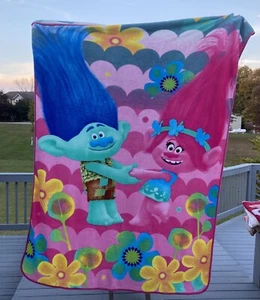 2016 DREAMWORKS TROLLS MOVIE FLEECE BLANKET, BRIGHT COLORS 64 X 92 . VGC - Picture 1 of 7