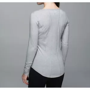Lululemon Between The Lines Langarm Mini Streifen Gr. Medium grau Engelsflügel - Bild 1 von 6