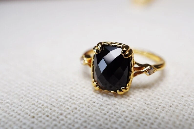 Anillo de oro de ónix negro natural único anillo hecho a mano para su anillo de oro Vermeil Foto 1 de 4
