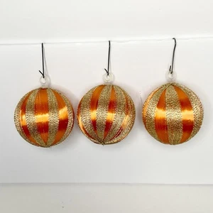 Juego de adornos de bola de satén naranja y dorado vintage/3 pirámides - Imagen 1 de 3