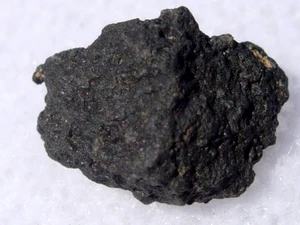 0,347 gramos NWA 12416 Fragmento de meteorito condrita carbonácea (C3, sin agrupar) - Imagen 1 de 1