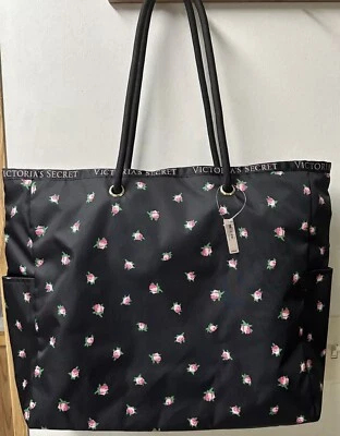 Nuevo con etiquetas Bolso de Mano Victoria’s Secret Floral Rayas Satén Viaje Gimnasio Bolso Reversible Foto 1 de 2