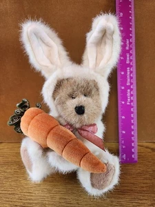 Boyds Collection 'Marlowe Snoopstein' 20th Anniversary Rabbit Suit Ears Carrot - Bild 1 von 7