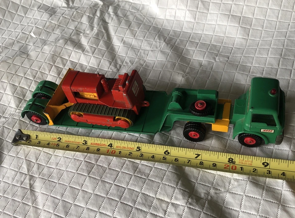Matchbox Lesney King Size No. K-17 Ford Tractor Dyson Low Trailer  Case Tractor - Image 1 of 4
