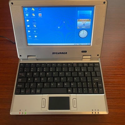 Sylvania Mini-Laptop Netbook SYNET07526 - Image 1 of 4
