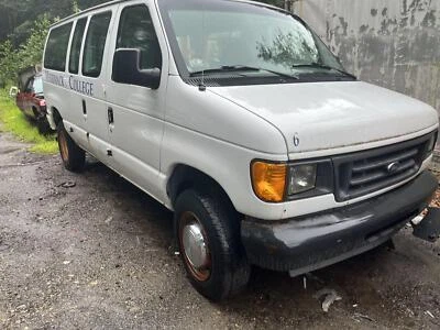 Quarto de janela traseira Ford Van E350 esquerda 92 93 94 95 96 97 98 99 00 01 02 03 04 - Imagem 1 de 4