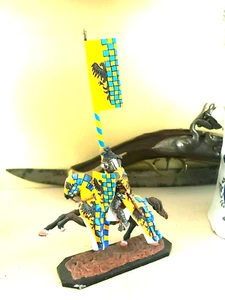 Neina St Petersburg Knight Mounted with Standard - 54mm - Picture 1 of 5