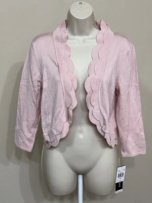 Cárdigan corto Perceptions para mujer con ribete de lechuga rosa frente abierto manga 1/2 PM Foto 1 de 4