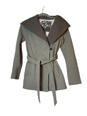 Chaqueta con cinturón tejida con capucha marrón y tostada Sebby talla pequeña cálida | acogedora | otoño Foto 1 de 4