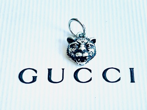 One Gucci 1 pezzo ciondolo cerniera in metallo pull argento