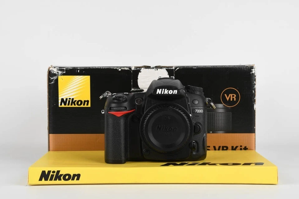 Nikon D7000 + 2 YEARS WARRANTY - Image 1 of 1