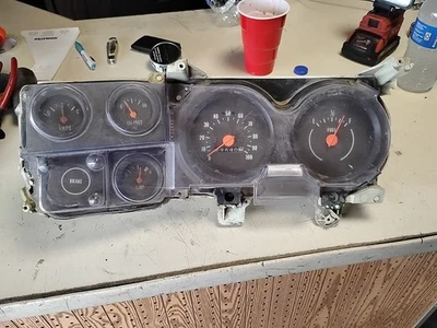 73-87 Chevy GMC Square Body  Cluster Gauge Speedo Cluster Foto 1 de 4