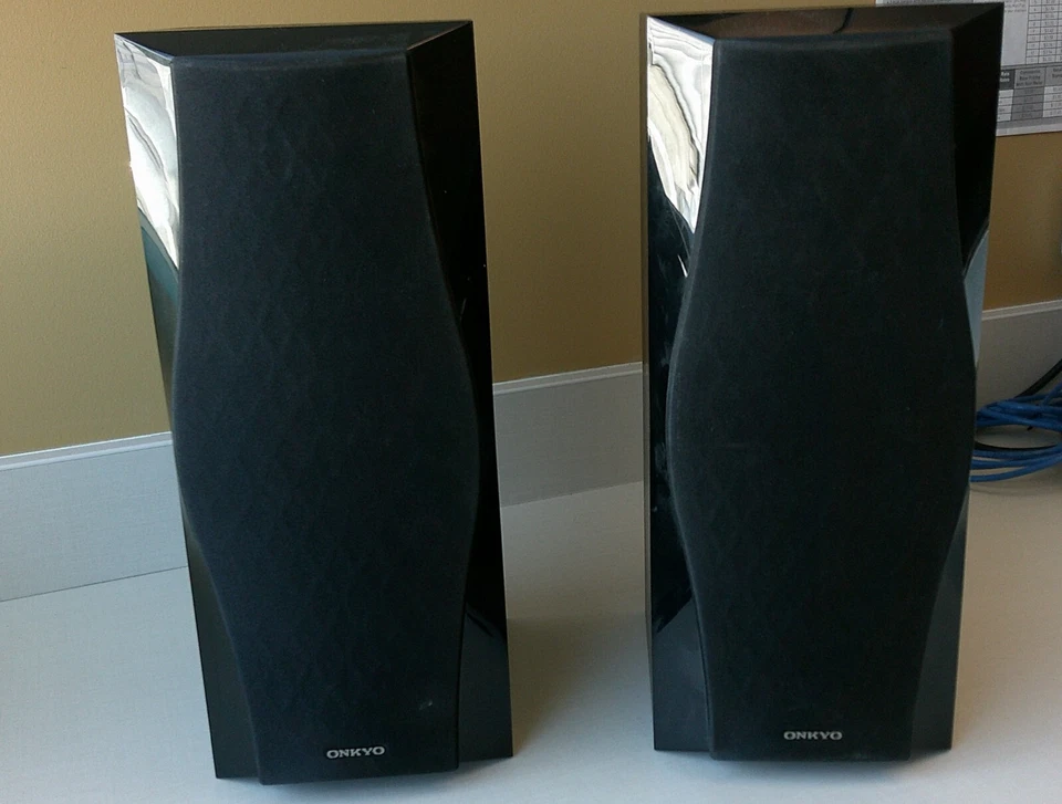 Juego de altavoces de sonido envolvente Onkyo - SKF-560F, SKF-560C, SKM-560S, SKB-560 Foto 1 de 1