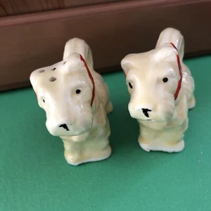Sal y pimienta amarillos de colección para perros Scotty Terrier con marca inferior Japón - Imagen 1 de 12