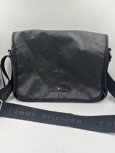 Tommy Hilfiger Bolso Bandolera Mensajero Negro Botón a Presión H12" L15" - Imagen 1 de 10