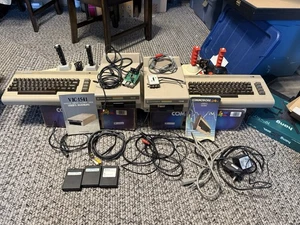 Énorme lot Commodore 64 - 2 C64s, 2 VIC 1541, 100+disques, Pi1541 10 Adpt, + plus - Photo 1/23