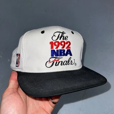 Gorra de colección 1992 Finales de la NBA Especialidades deportivas The Twill Snapback Bulls Foto 1 de 4