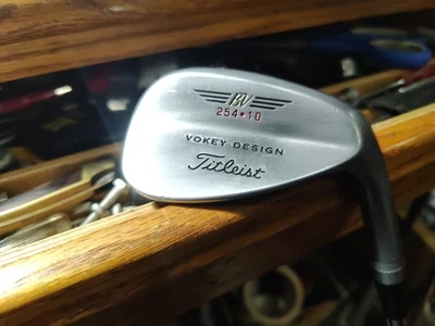NICE TITLEIST VOKEY DESIGN 254•10 WEDGE DG WEDGE SHAFT & TITLEIST M580 GRIP - Image 1 of 4