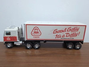 Good Golly It's Dolly Madison Cakes Treats Cadet GMC 18 Wheeler Tractor Trailer - Picture 1 of 4