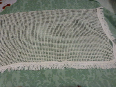 futur brise-bise ou protége petit meuble ,grille crochet fait  main 0m,45 hx0,85 - Photo 1/3