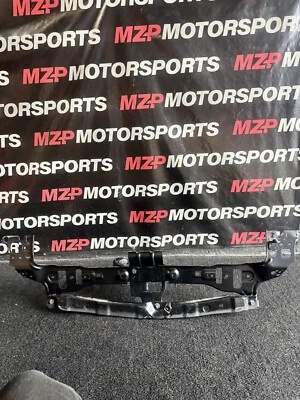 Soporte de radiador superior de metal Nissan 370z 2009-2020 OEM Foto 1 de 4