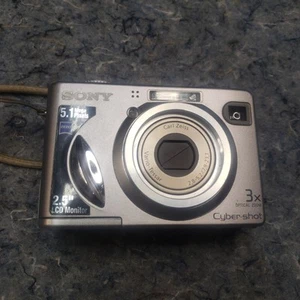 Sony Cyber-Shot DSC W5 5.1 MegaPixelCarl Zeiss Lens 2.5" Viewfinder - Picture 1 of 13