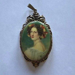 Vintage Painted Portrait Cameo Pendant Goldtone Women's Brooch Victorian Lady - Picture 1 of 2